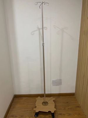 Pièce patiente debout mobile en aluminium de lit du support IV Polonais de l'infusion IV