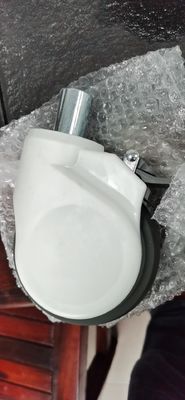 Roulette médicale de pièces de lit d'hôpital roue en plastique muette de 5 pouces avec la couverture extérieure d'ABS de frein