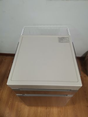 Couleur en bois de plat de structure d'hôpital de chevet de Tableau en aluminium de Cabinet avec des roulettes