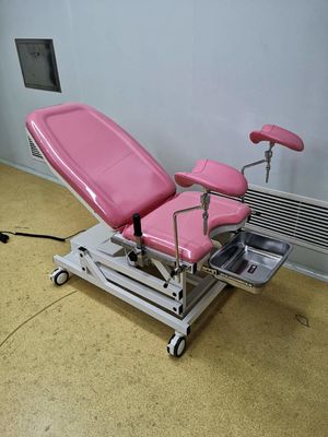 Rose obstétrique spécial de couleur de lit de gynécologie obstétrique électrique de lit