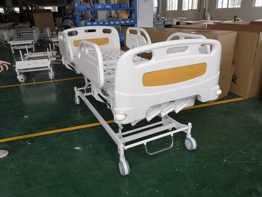Lit d'hôpital manuel du lit trois patient détraqué avec les roulettes de verrouillage centrales luxueuses