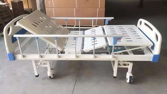 L'acier patient manuel de lit d'hôpital de 2 manivelles pulvérisent le cadre en plastique