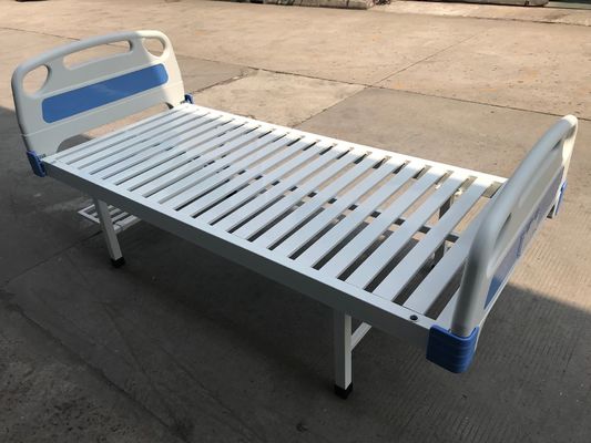Le lit d'hôpital manuel d'usage médical simple de fonction un tourne la manivelle sans roulettes