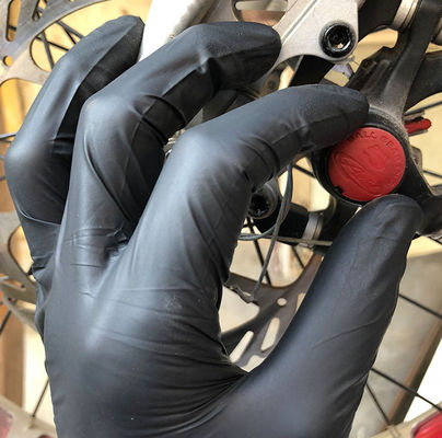 Les gants médicaux de nitriles non stériles noircissent les gants jetables de nitriles