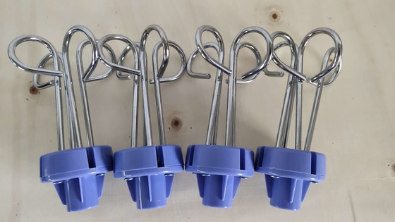 Le support médical d'infusion d'égouttement d'hôpital accroche noir et blanc bleu