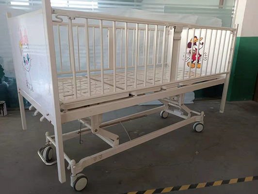 Huche blanche de bébé d'hôpital avec l'OEM d'images de bande dessinée disponible
