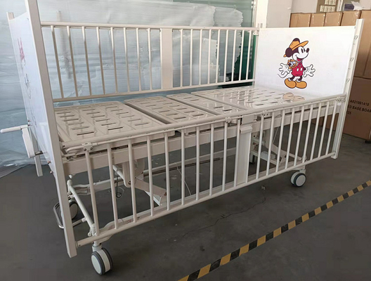 Huche blanche de bébé d'hôpital avec l'OEM d'images de bande dessinée disponible